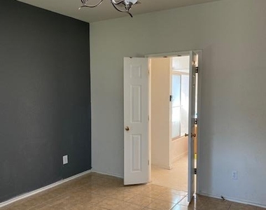 810 North Creek Blvd - Photo Thumbnail 3