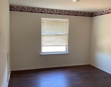 810 North Creek Blvd - Photo Thumbnail 5