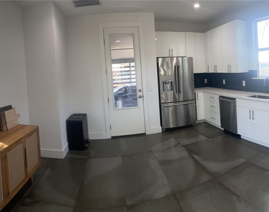 3409 Pennsylvania Ave - Photo Thumbnail 11