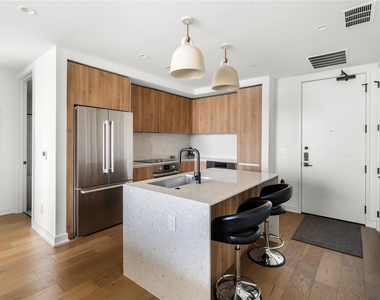 84 East Ave - Photo Thumbnail 2
