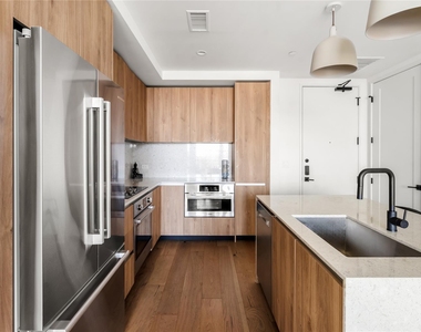 84 East Ave - Photo Thumbnail 4