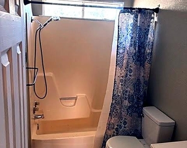 210 N Vanderveer St - Photo Thumbnail 6
