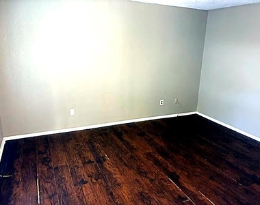 210 N Vanderveer St - Photo Thumbnail 7