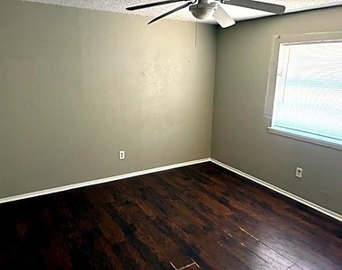 210 N Vanderveer St - Photo Thumbnail 5