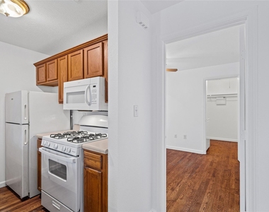1307 Concho St - Photo Thumbnail 8