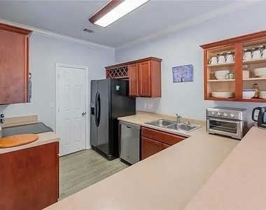 12250 Abbey Glen Ln - Photo Thumbnail 5
