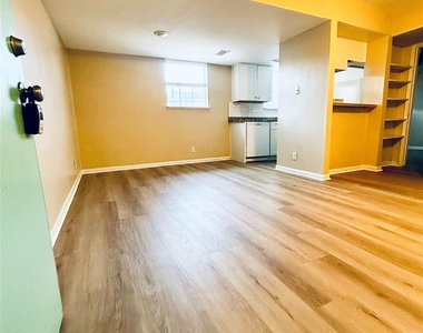4410 Avenue F - Photo Thumbnail 5