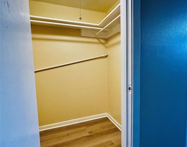 4410 Avenue F - Photo Thumbnail 16