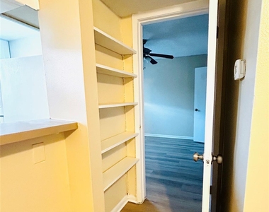 4410 Avenue F - Photo Thumbnail 11