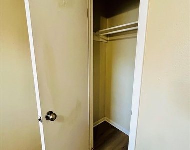 4410 Avenue F - Photo Thumbnail 14