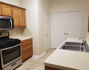 2928 Thrushwood Dr - Photo Thumbnail 8