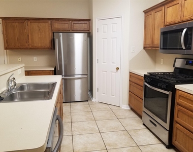 2928 Thrushwood Dr - Photo Thumbnail 7