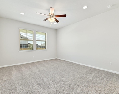 1021 Kerrwood Way - Photo Thumbnail 8