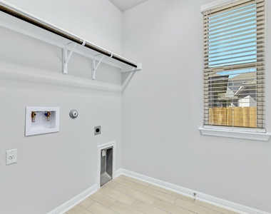 1021 Kerrwood Way - Photo Thumbnail 7