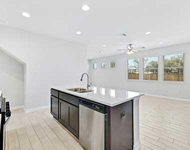 1021 Kerrwood Way - Photo Thumbnail 4