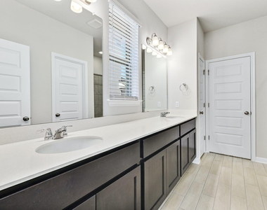 1021 Kerrwood Way - Photo Thumbnail 9