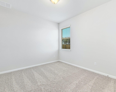 1021 Kerrwood Way - Photo Thumbnail 15