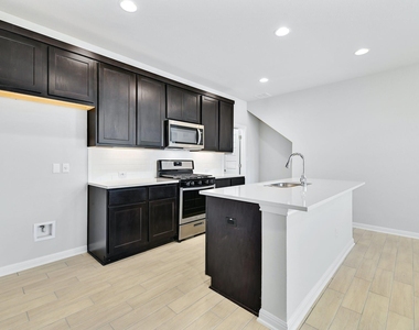 1021 Kerrwood Way - Photo Thumbnail 3