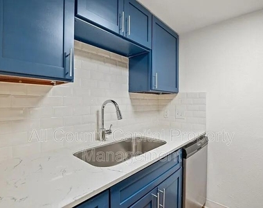 502 W 35th St - Photo Thumbnail 5