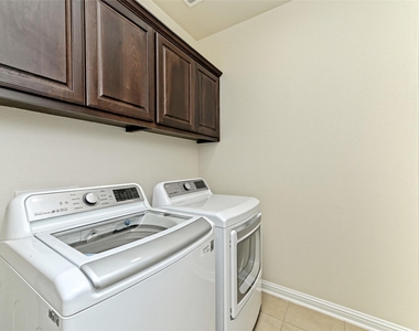 6814 E Riverside Dr - Photo Thumbnail 10