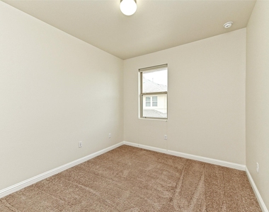 6814 E Riverside Dr - Photo Thumbnail 16