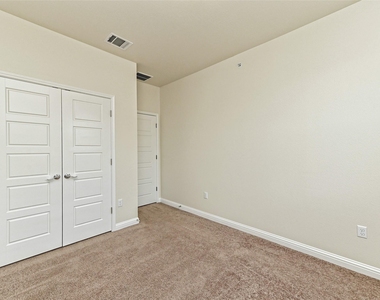 6814 E Riverside Dr - Photo Thumbnail 20