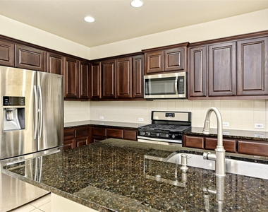 6814 E Riverside Dr - Photo Thumbnail 6