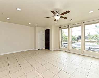 6814 E Riverside Dr - Photo Thumbnail 3