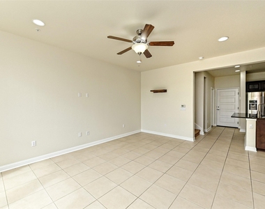6814 E Riverside Dr - Photo Thumbnail 5