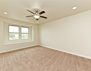 6814 E Riverside Dr - Photo Thumbnail 12