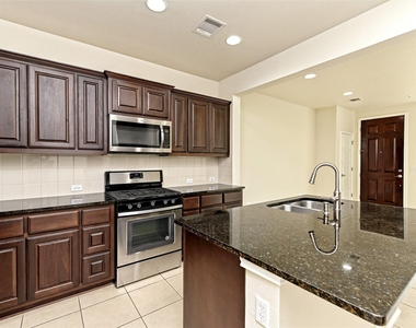 6814 E Riverside Dr - Photo Thumbnail 7