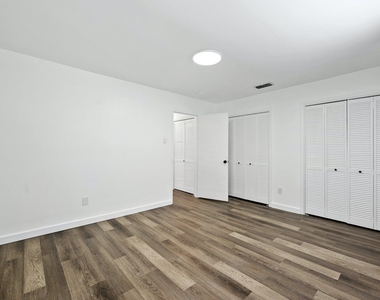 1706 Elmhurst Dr - Photo Thumbnail 16