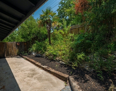 1706 Elmhurst Dr - Photo Thumbnail 18