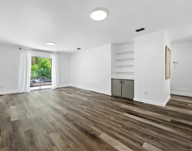 1706 Elmhurst Dr - Photo Thumbnail 5