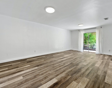 1706 Elmhurst Dr - Photo Thumbnail 4