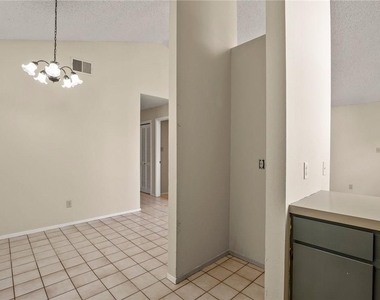 8807 Pineridge Dr - Photo Thumbnail 9