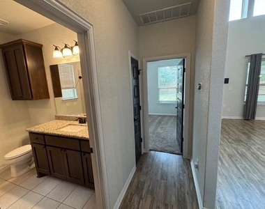 122 Sangaree Dr - Photo Thumbnail 7