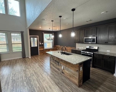 122 Sangaree Dr - Photo Thumbnail 2