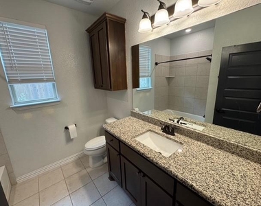 122 Sangaree Dr - Photo Thumbnail 8