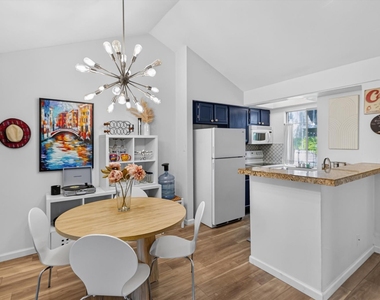 3018 S 1st St - Photo Thumbnail 1