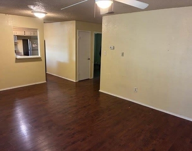 208 N Vanderveer St - Photo Thumbnail 2