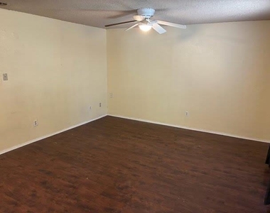 208 N Vanderveer St - Photo Thumbnail 3