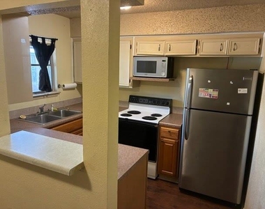 208 N Vanderveer St - Photo Thumbnail 1