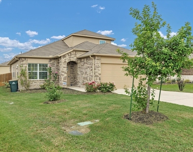1013 Gaelic Dr - Photo Thumbnail 2
