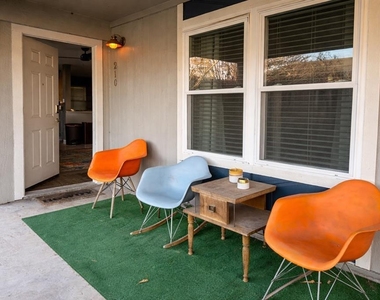 2450 Ashdale Dr - Photo Thumbnail 16