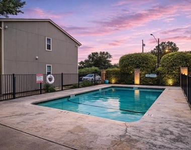 2450 Ashdale Dr - Photo Thumbnail 18