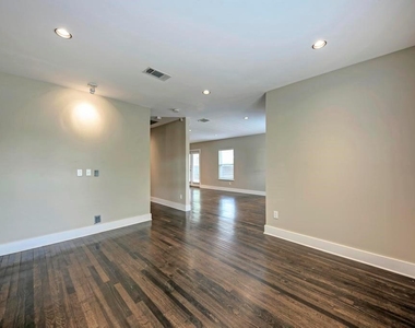 1014 E 14th St - Photo Thumbnail 5