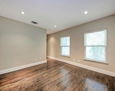 1014 E 14th St - Photo Thumbnail 16