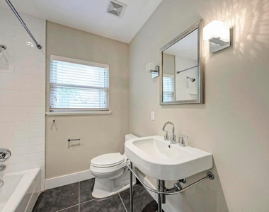 1014 E 14th St - Photo Thumbnail 17
