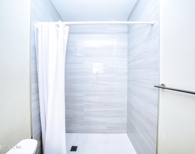 2517 Palm Avenue - Photo Thumbnail 13